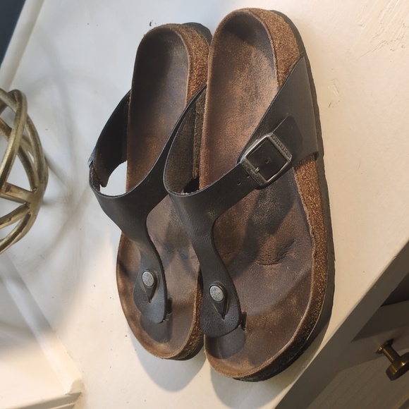 Birkenstock Other - Birkenstock flip flop leather sandals